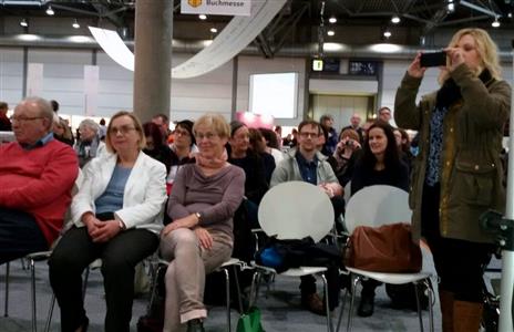 Zuhörer bei der Premiere der Weltenformel auf der Leipziger Buchmesse 2016. Foto: D. Schmidt
